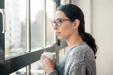 Introverti : comprendre les personnes atteintes dintroversion